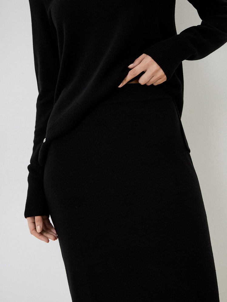 Костюм женский (джемпер+юбка) М0168 черный